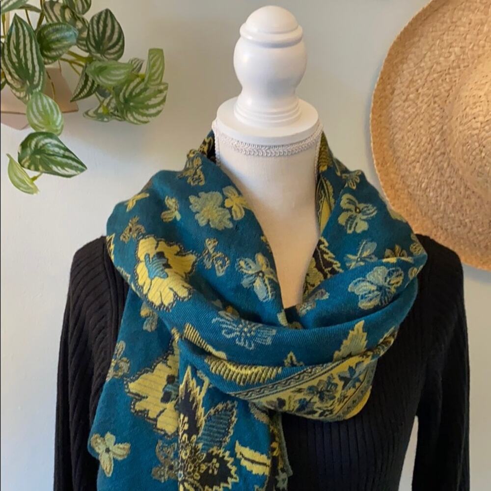 Stunning Scarf